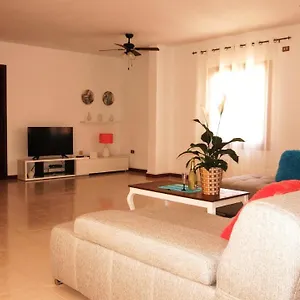 large-apartment-on-golf-course.in-canary-islands.com/